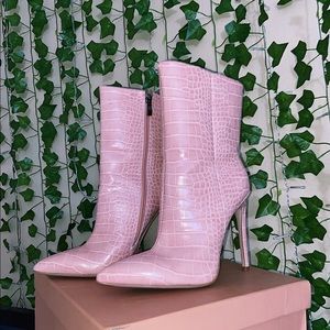 Mid length ankle boots🌸
